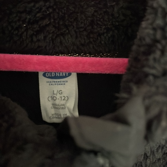 Old Navy EUC girl’s soft fuzzy black vest Size Large 10-12 - Picture 3 of 5